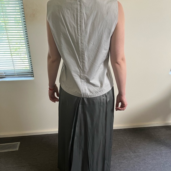 Club Monaco sleeveless V neck shirt - Picture 2 of 2